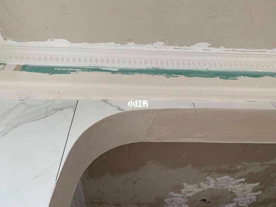 墙面瓷砖拱起来了怎么修复(墙面瓷砖拱起来了怎么修复视频)